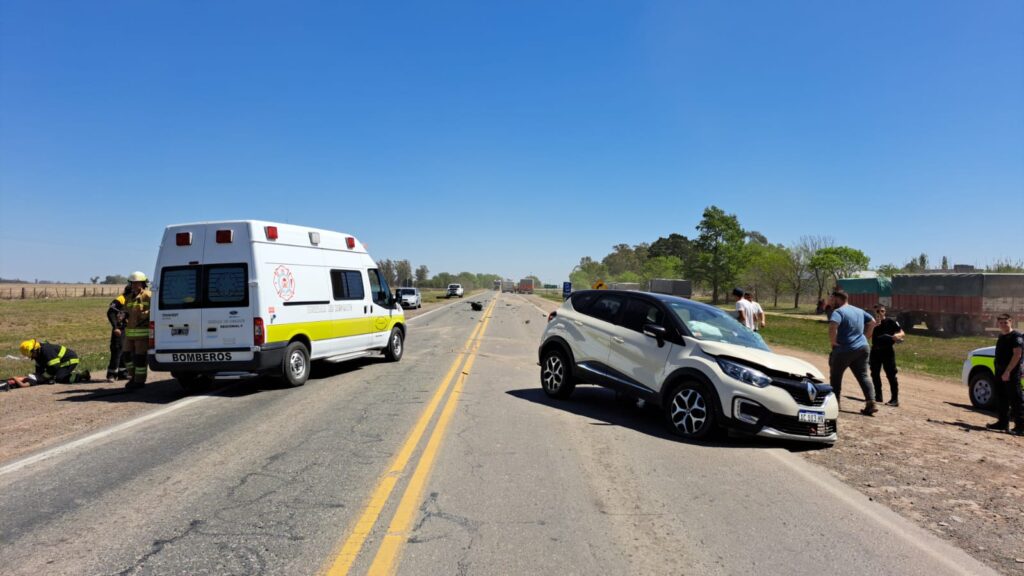 Fuerte Impacto Entre Un Auto Y Un Cami N En San Genaro Coronda Registrada